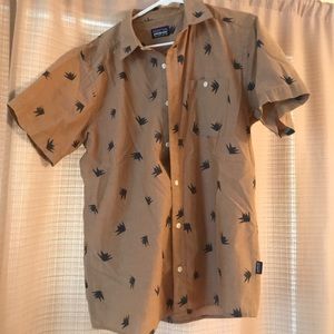 Men’s Patagonia short sleeve button up.